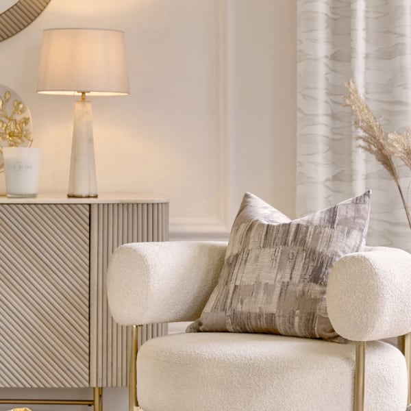 FEMININE CHIC